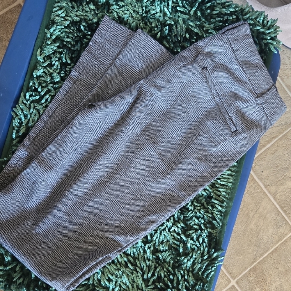 Joe Fresh Straight Leg Black and White Pants.//B3
